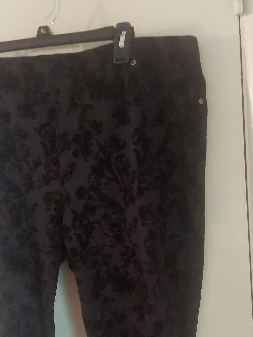 Terra & Sky Black Velvety Floral Pull On Leggings Plus Sz 1X 16W-18W - Picture 5 of 17